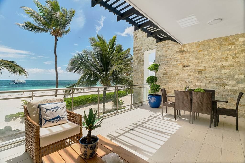 BEACHFRONT Condo w Sea View A-202 @Costa Atlantica