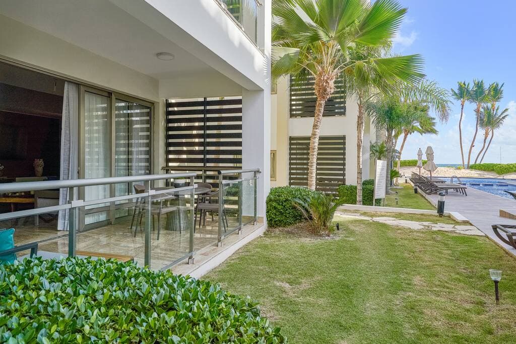 Oceanfront Superior Condo with Pool in Punta Cana